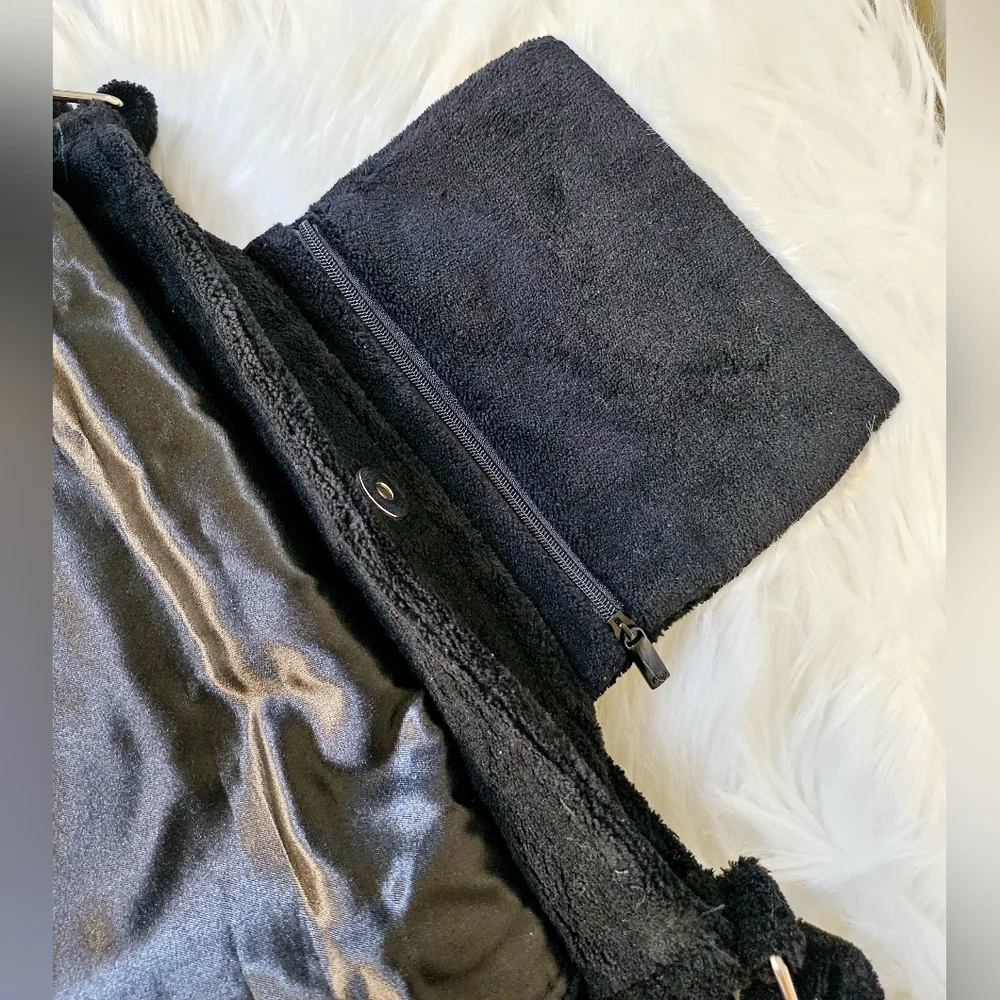 🖤 Chanel Crossbody Bag 🖤 - Picture 6 of 16